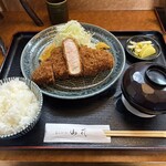 とんかつ 山花 - 厚切りロースカツ定食(ご飯大盛り)