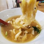 手打ち正麺 Hachimitsu - 麺リフト