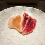 おみ乃 椿 - 比内地鶏のささみと砂ずりのお造り ◎