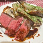 DUOMO - メインはヒレ肉、骨付きポークのステーキ