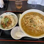 日高屋 - 料理写真:4種類の麺から選ぶお得なセット
