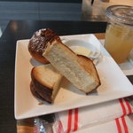 泉北堂 - 食パン「極」の厚切りﾄｰｽﾄは105円でイートイン可♪