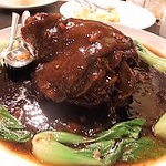 鴻運 - 豚スネ肉の醤油煮