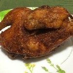 Minna No Yakitori - 半身揚げ「ぶった切り鶏」ピリ辛味横からアップ