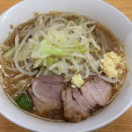 ラーメン二郎 - ラーメン 700円　麺半分・ヤサイ少なめ・ニンニク