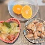 角上魚類 - 右が焼き上がり♡♡中央上は・・右が・・愛媛県産はれひめ♡左が・・愛媛県産あまいこつぶみかん♡食べ比べしたのｗｗｗこつぶちゃんが勝利ｗｗｗ