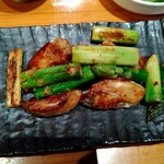 鉄板ふくみみ - カキとアスパラ焼
