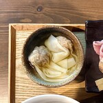 らぁ麺 紫陽花 - つけ麺特製化のトッピング(わんたん)