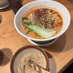 四川担々麺 赤い鯨 - 