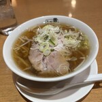 江南 - ミニしょう油ラーメン（半柳麺）　焼豚大きいな