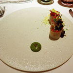 リベルテ・ア・ターブル・ド・タケダ - マスのタルタル カブとタピオカ オレガノソース