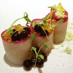 リベルテ・ア・ターブル・ド・タケダ - マスのタルタル カブとタピオカ オレガノソース