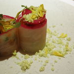 リベルテ・ア・ターブル・ド・タケダ - マスのタルタル カブとタピオカ オレガノソース