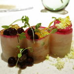 リベルテ・ア・ターブル・ド・タケダ - マスのタルタル カブとタピオカ オレガノソース