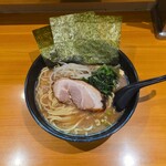横浜ラーメン てっぺん家 - ラーメン