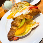 フルーフ・デゥ・セゾン - フルーツクロワッサンサンド