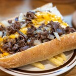 フーディカル ヒーローズ - 料理写真:2026.1 ガーリックチーズステーキ（1,089円）ビーフ増し（605円）