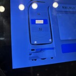 しゃぶ葉 - 猫型配膳ロボット、
      画面に表示されている「上段・中段・下段」のテーブル番号の棚の商品を取る
      →我々のテーブルは「中段棚の商品」を取る
      →取り終わったら「完了」ボタンをタップ