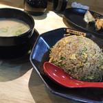 うま屋ラーメン - 手際が命 名物チャーハン スープ付き☆