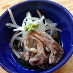 かぶと - きもわさ 新鮮な肝だから食べれます。
      タイミングを逸した世間一般の肝では食べられたもんじゃないです。たまねぎとの相性もよく、さっぱり(^○^)