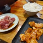 七輪焼肉 安安 - ヤングカルビ350円  牛ミノ490円