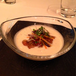 銀座 レカン - 蝦夷鮑のコンポートを浮かべた冬玉葱のヴィシソワーズ