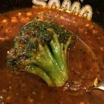 SAMA - 【2014年07月】キーマ納豆カリー、やっぱブロッコリーの素揚げは旨い♪