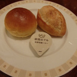 パン2種類とホイップバター(2014/12)