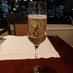 インペリアルバイキング サール - まずシャンパンで乾杯(2014/12)