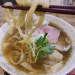 手打ち正麺 Hachimitsu - 小麦の旨さが凝縮された極太手打ち平麺