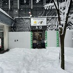 TABI BAR - 外からの入口。テナントビルが改装中でした。