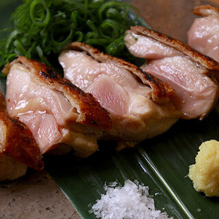 多彩な料理をコースで。もものたたき・自家製ソーセージが絶品
