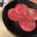 焼肉きんぐ - 特選牛塩タン