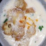 永和世紀豆漿大王  - 鹹豆漿【豆乳の塩味あたたかいスープ、揚げパンのスライス、ネギと切り干し大根？が入ってるＯＮごま油】