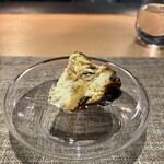 Yd'or - ロックフォールチーズのバスク風チーズケークサレとコニヤックを使った黒蜜