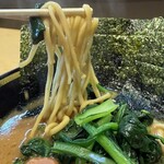 らーめん新山 - もっちりした国産小麦100%使用の自家製中太ちょいウェーブ麺