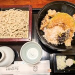 神田 本陣房 - 名物ランチ
                                
                                大海老天丼と冷たいそば
                                
                                