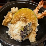 神田 本陣房 - 名物ランチ
                                
                                大海老天丼