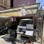 焼肉居酒屋みのわ - 店舗は駐車場奥です