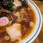 生姜醤油専門 我武者羅 - デフォルトのスープ。この醤油が旨い。