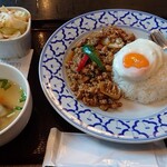 タイレストラン 沌 コレド日本橋店 - ガパオガイ　ミニサラダトッピング