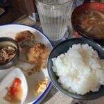 居酒屋もくもく - 具沢山味噌汁、ご飯