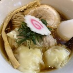 らぁ麺 半七 - 料理写真:黒豚ワンタン麺醤油味