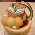 果房 メロンとロマン - メロンプリンとブリュレのパフェ