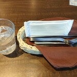 アーンドラ・ダイニング - 箸は無し