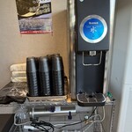 らーめん新山 - お水は入って右奥の冷水機にてセルフ