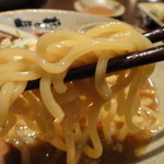 越後秘蔵麺　無尽蔵 新田塚家 - ぷりっぷりの太麺