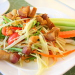 Manna - クリスピーポーク、スパイシーパパイヤサラダとともに