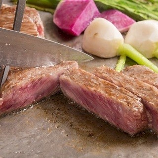 Only the highest grade A5 rank Japanese black beef is used!