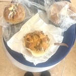 パン焼き小屋 土の香 - オリーブのパン、コペンハーゲンサンド、ラムレーズンサンド